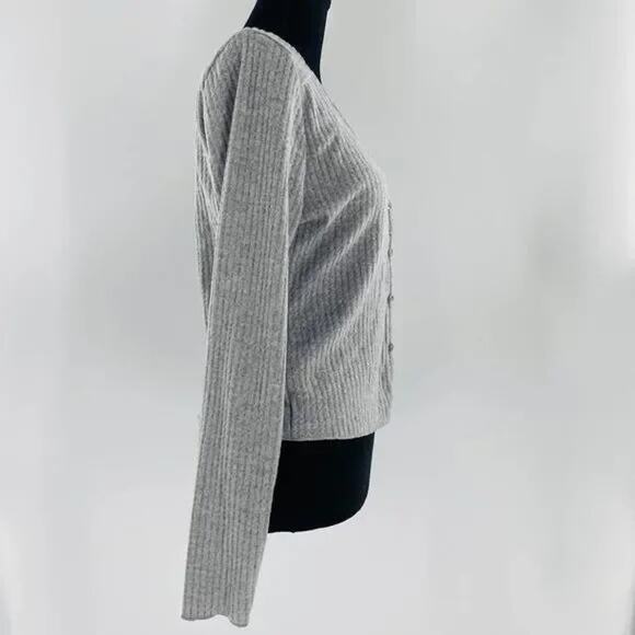 Socialite Women's Cropped Cardigan Sweater Large Grey NWT V-Neck Long Sleeve - Picture 4 of 8